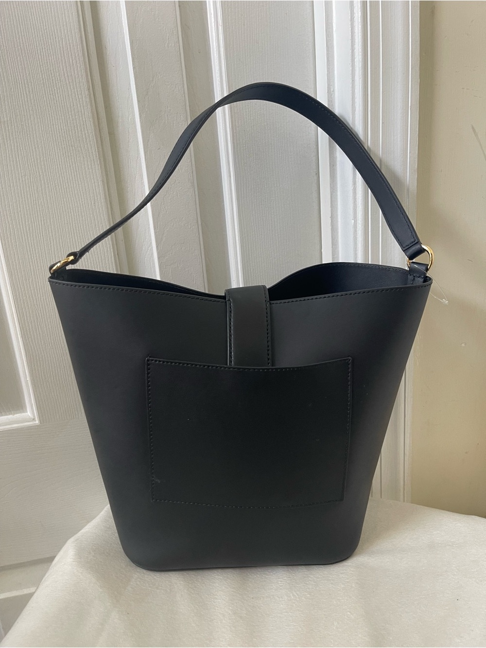 Ralph Lauren Black Bucket Shoulder Bag with Gold RL Logo - Picture 8 of 10